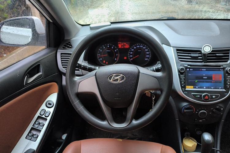 Used Hyundai Verna Ray 2014 1.4L Automatic GLX Steering Wheel