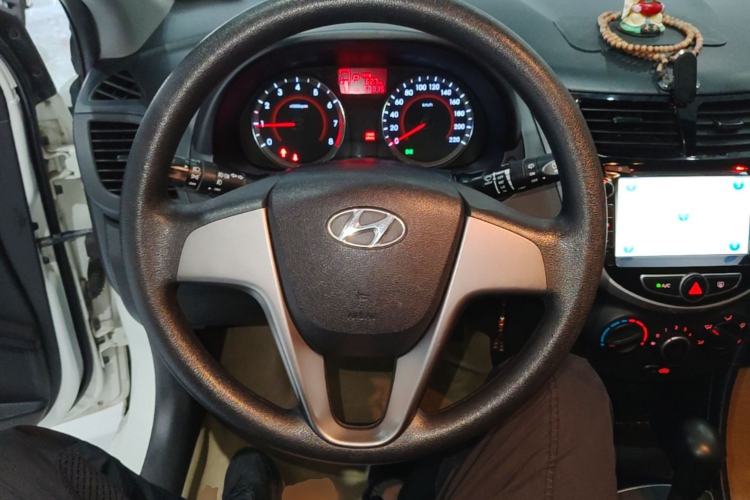 Used Hyundai Verna Ray 2014 1.4L Automatic GLX Steering Wheel