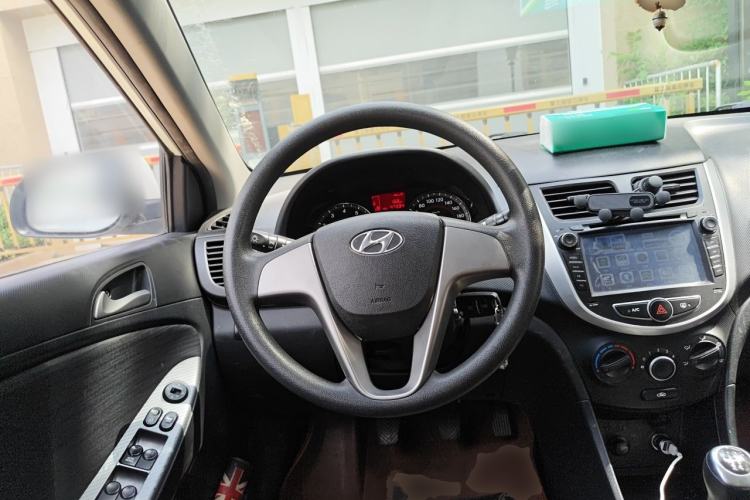 Used Hyundai Verna Ray 2014 1.4L Manual GLX Steering Wheel