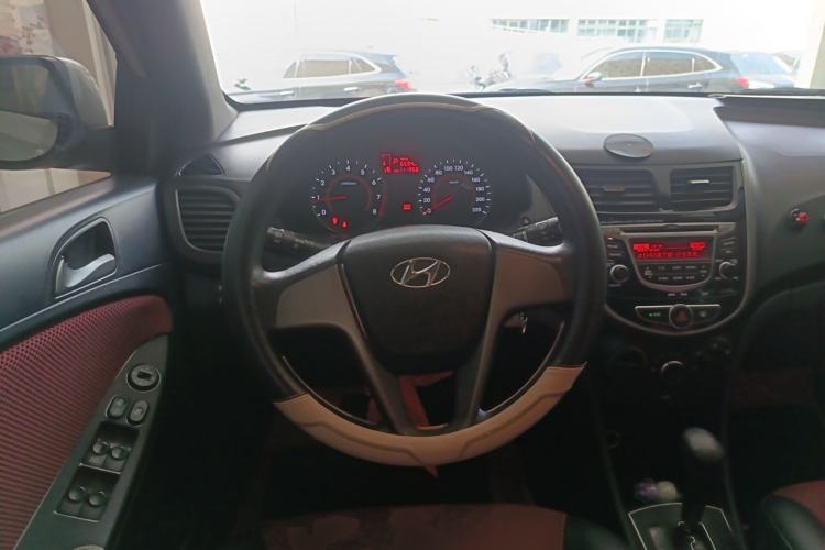 Used Hyundai Verna Ray 2014 1.4L Automatic GLX Steering Wheel