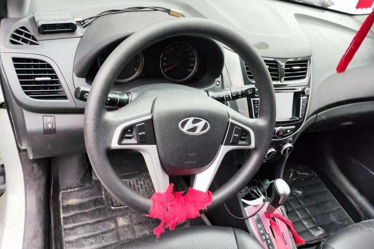 Used Hyundai Verna Ray 2014 1.6L Automatic TOP Steering Wheel