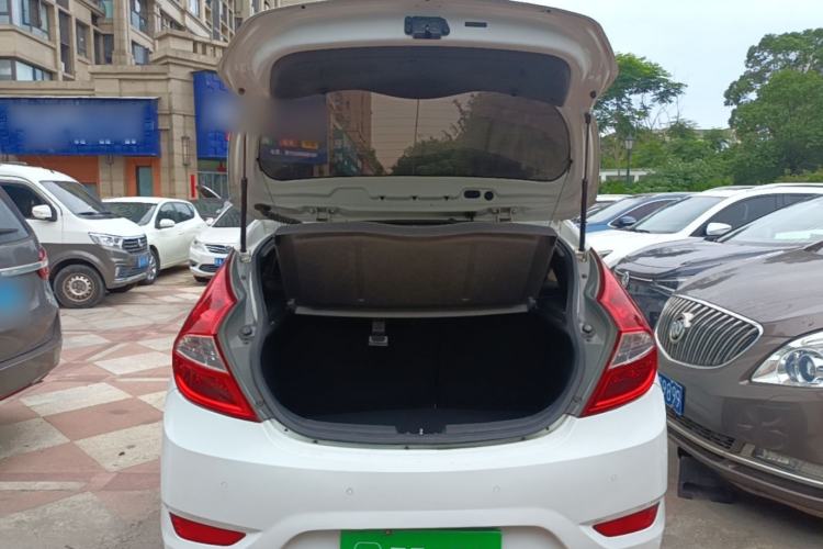 Used Hyundai Verna Ray 2014 1.4L Automatic GLX Trunk
