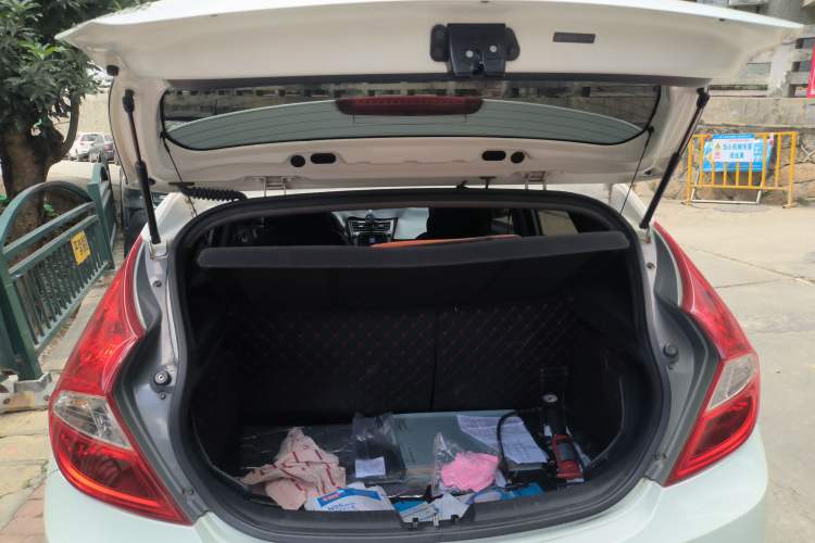 Used Hyundai Verna Ray 2014 1.6L Automatic TOP Trunk