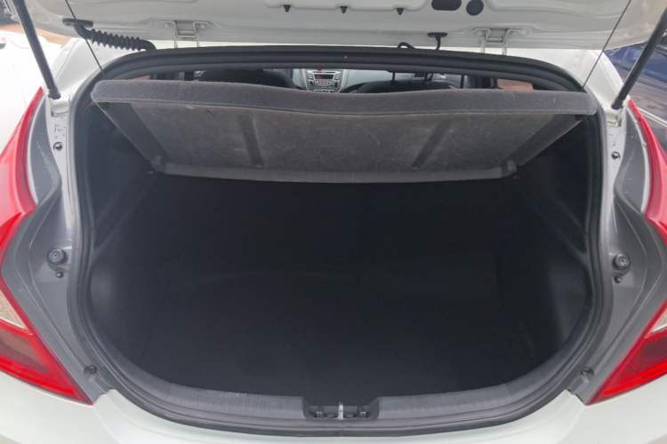 Used Hyundai Verna Ray 2014 1.4L Manual GLX Trunk