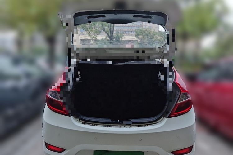 Used Hyundai Verna Ray 2014 1.4L Automatic GLX Trunk