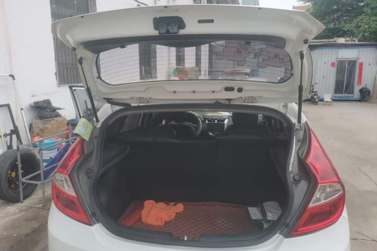 Used Hyundai Verna Ray 2014 1.4L Automatic GLX Trunk