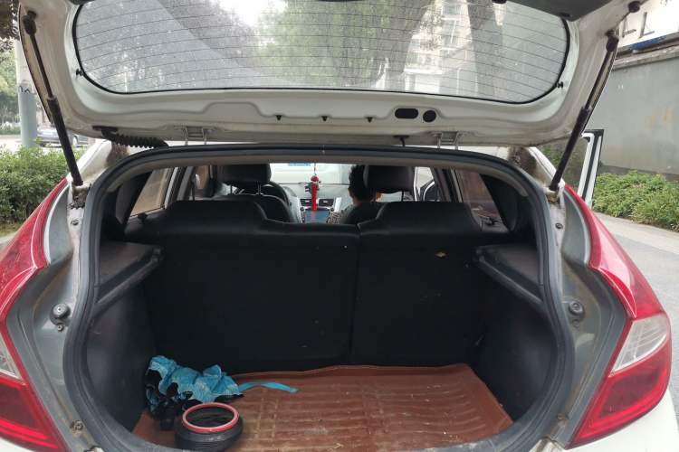 Used Hyundai Verna Ray 2014 1.4L Automatic GLX Trunk