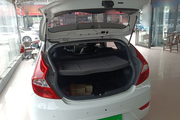 Used Hyundai Verna Ray 2014 1.4L Automatic GLX Trunk