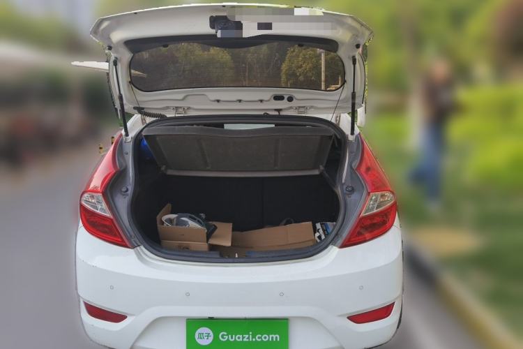 Used Hyundai Verna Ray 2014 1.4L Automatic GLX Trunk