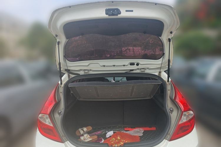 Used Hyundai Verna Ray 2014 1.4L Automatic TOP Trunk