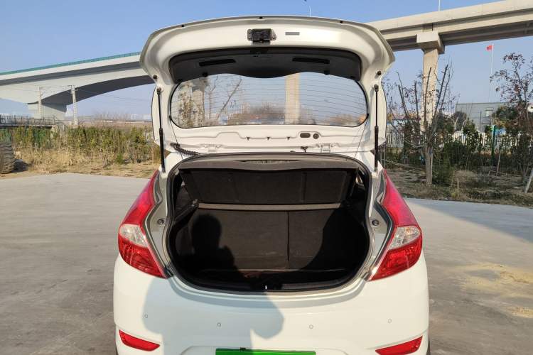 Used Hyundai Verna Ray 2014 1.4L Manual GLX Trunk