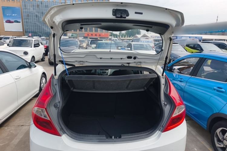Used Hyundai Verna Ray 2014 1.4L Automatic GLX Trunk