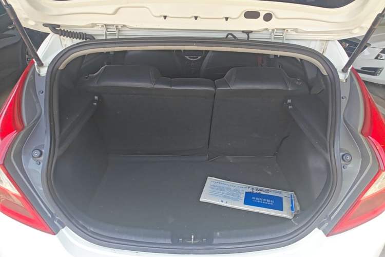 Used Hyundai Verna Ray 2014 1.4L Automatic GLX Trunk