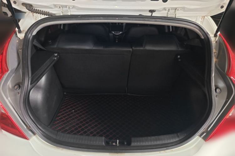 Used Hyundai Verna Ray 2014 1.6L Automatic TOP Trunk