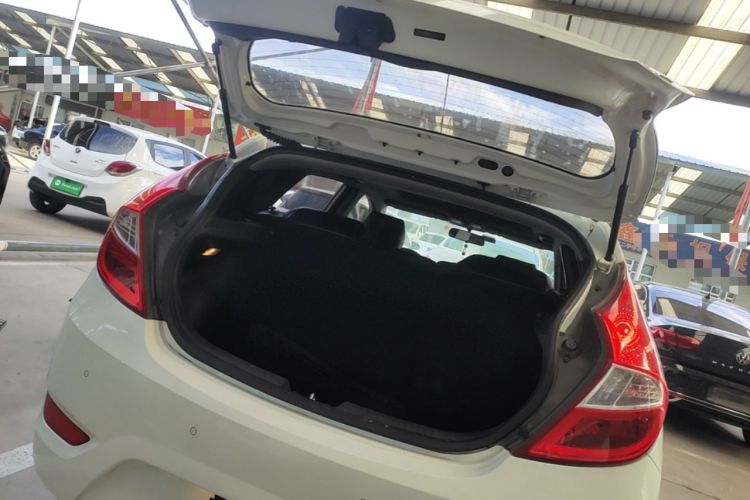 Used Hyundai Verna Ray 2014 1.4L Automatic GLX Trunk