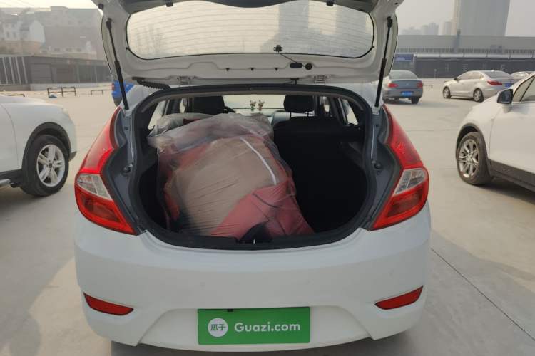 Used Hyundai Verna Ray 2014 1.4L Manual GLX Trunk