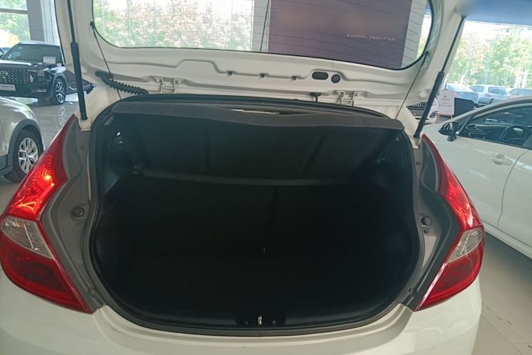 Used Hyundai Verna Ray 2014 1.4L Automatic GLX Trunk