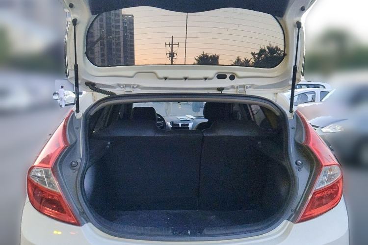 Used Hyundai Verna Ray 2014 1.4L Manual GLX Trunk