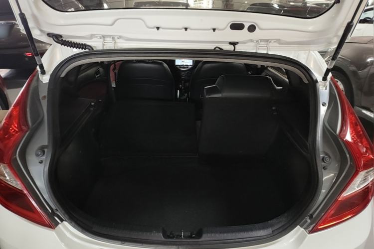 Used Hyundai Verna Ray 2014 1.4L Automatic GLX Trunk