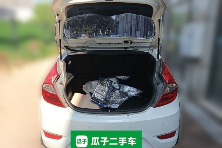Used Hyundai Verna Ray 2014 1.4L Automatic GLX Trunk