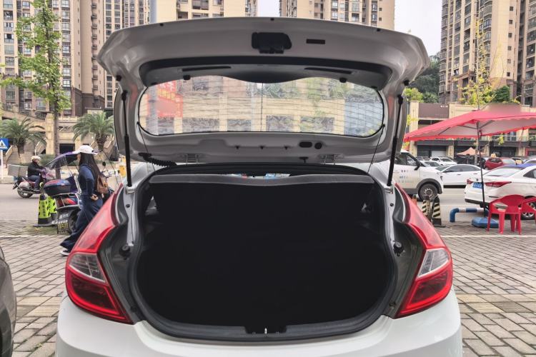 Used Hyundai Verna Ray 2014 1.4L Manual GLX Trunk