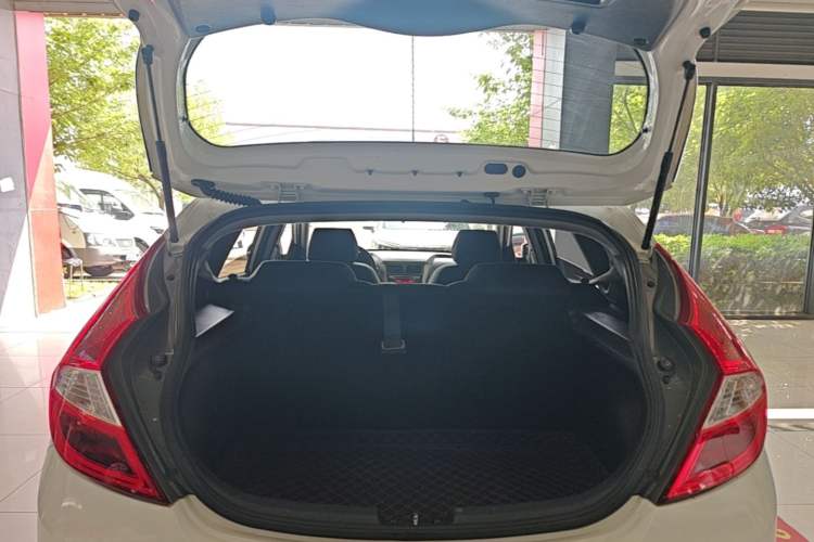 Used Hyundai Verna Ray 2014 1.4L Manual GLX Trunk