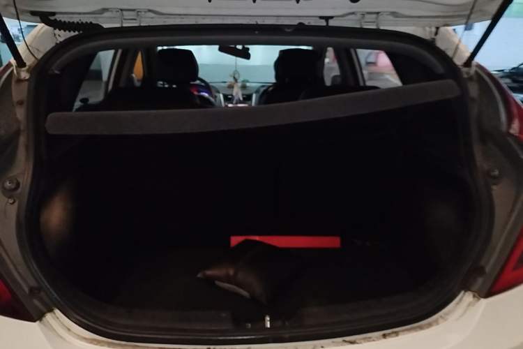 Used Hyundai Verna Ray 2014 1.4L Manual GLX Trunk