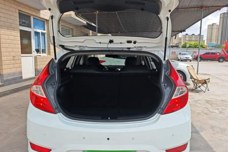 Used Hyundai Verna Ray 2014 1.4L Automatic GLX Trunk