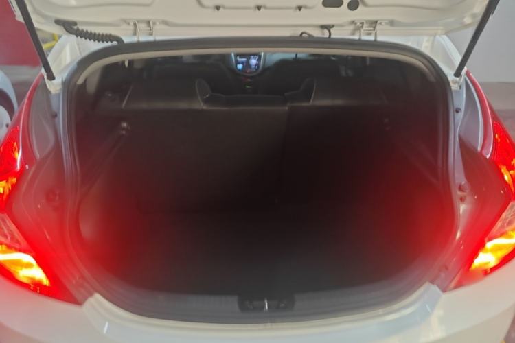 Used Hyundai Verna Ray 2014 1.4L Automatic GLX Trunk