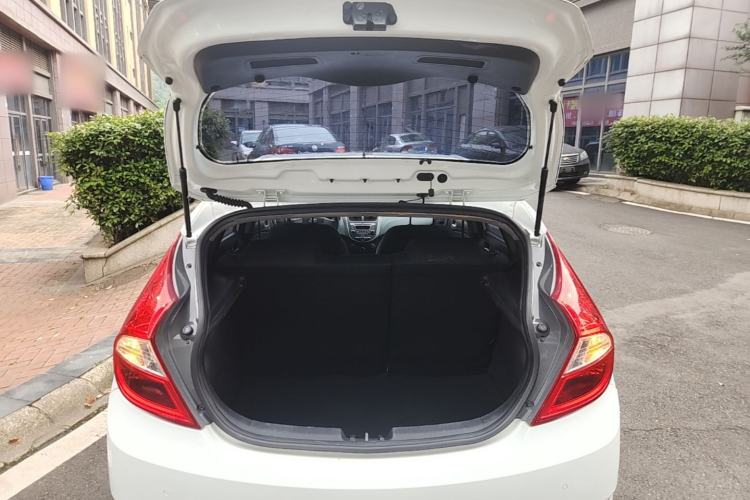 Used Hyundai Verna Ray 2014 1.4L Manual GLX Trunk