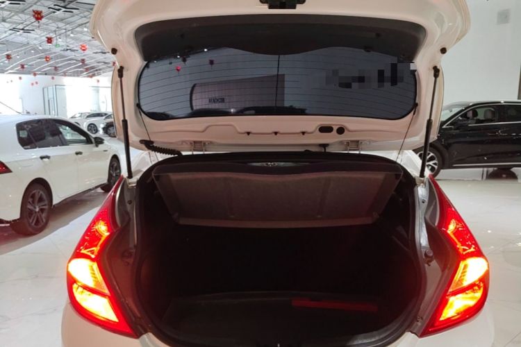 Used Hyundai Verna Ray 2014 1.4L Automatic GLX Trunk