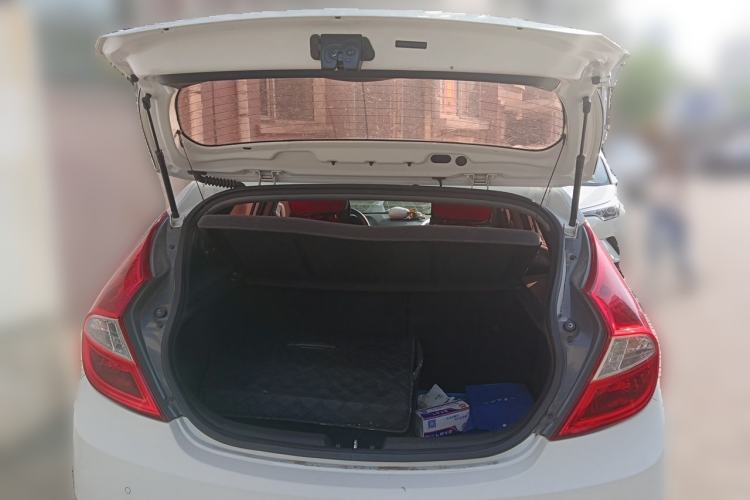 Used Hyundai Verna Ray 2014 1.4L Automatic GLX Trunk