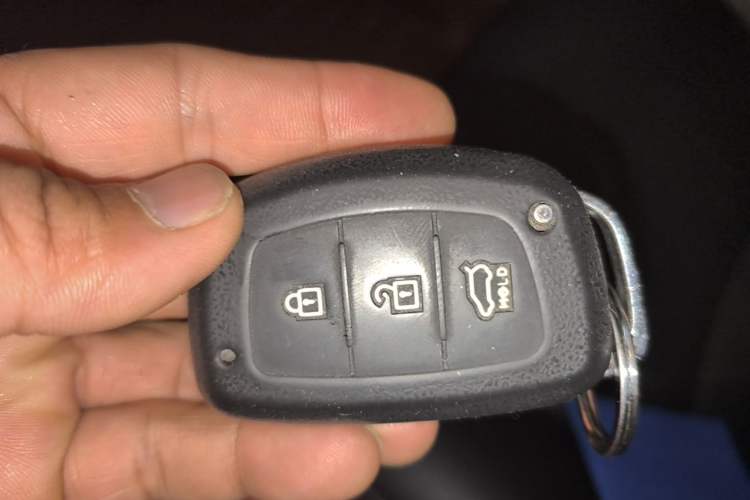 Used Hyundai Verna Ray 2014 1.6L Automatic TOP Vehicle Key