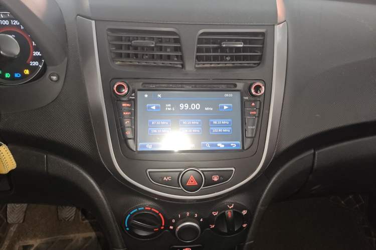 Used Hyundai Verna Ray 2014 1.4L Manual GLX Audio And AC Panel