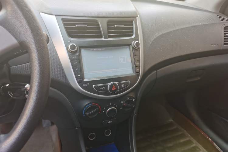 Used Hyundai Verna Ray 2014 1.4L Manual GLX Audio And AC Panel