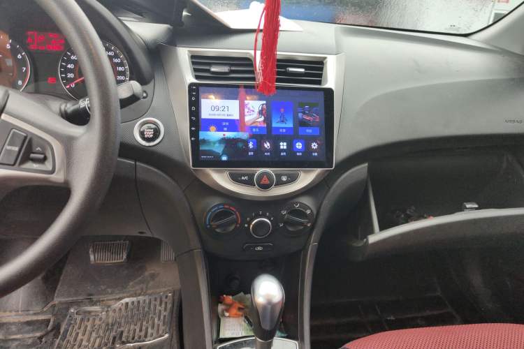 Used Hyundai Verna Ray 2014 1.6L Automatic TOP Audio And AC Panel