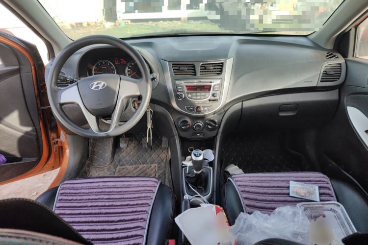 Used Hyundai Verna Ray 2014 1.4L Manual GLX Center Console