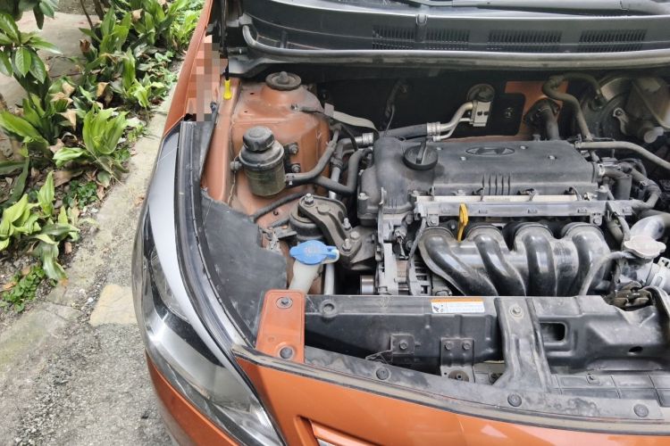 Used Hyundai Verna Ray 2014 1.4L Automatic GLX Engine Bay Right