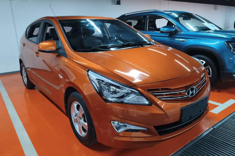 Used Hyundai Verna Ray 2014 1.4L Automatic GLX Front Right 45 Deg