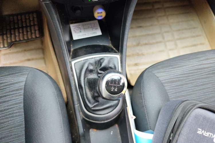 Used Hyundai Verna Ray 2014 1.4L Manual GLX Gear Lever