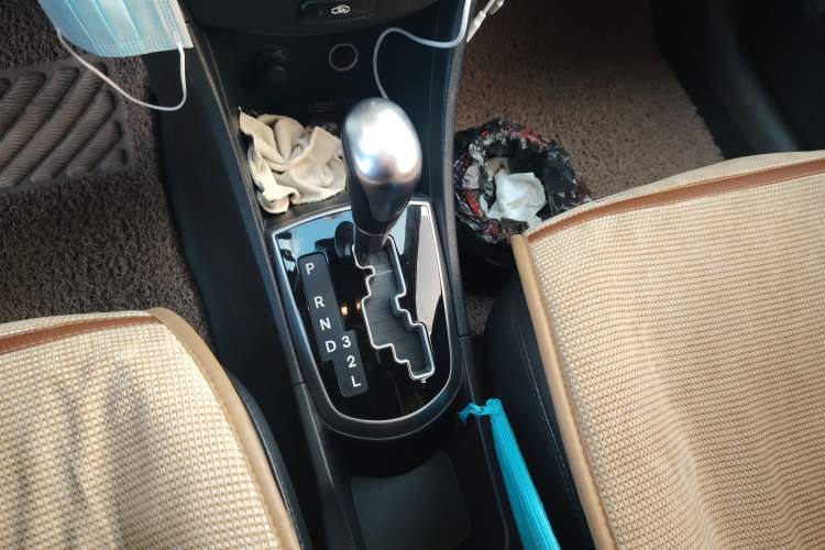 Used Hyundai Verna Ray 2014 1.6L Automatic TOP Gear Lever