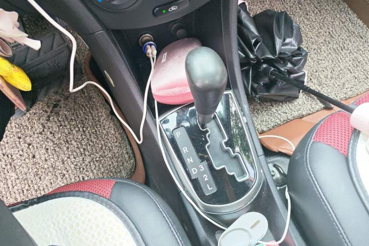 Used Hyundai Verna Ray 2014 1.4L Automatic GLX Gear Lever