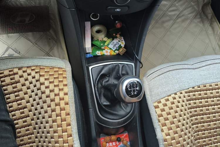 Used Hyundai Verna Ray 2014 1.4L Manual GLX Gear Lever
