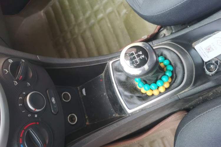 Used Hyundai Verna Ray 2014 1.4L Manual GLX Gear Lever