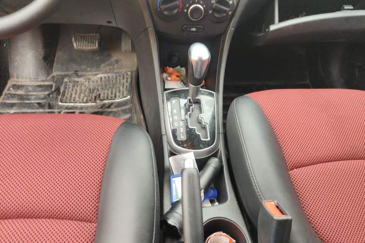Used Hyundai Verna Ray 2014 1.6L Automatic TOP Gear Lever