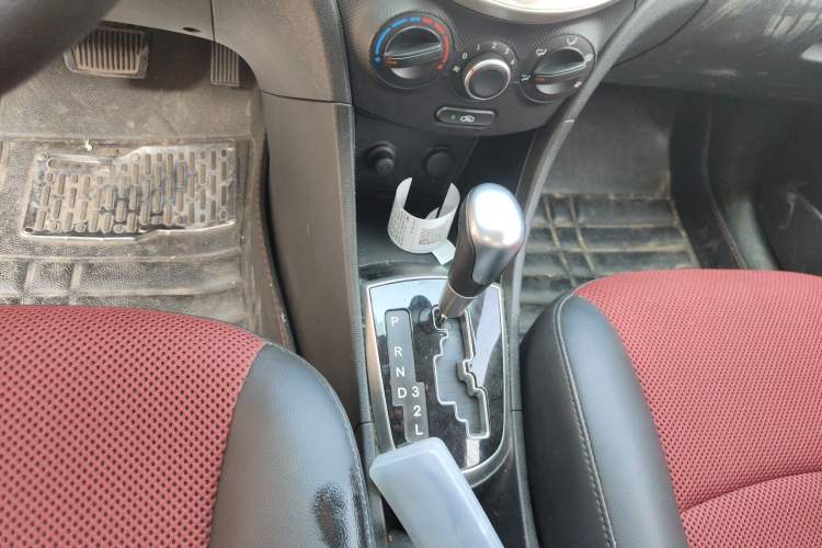 Used Hyundai Verna Ray 2014 1.6L Automatic TOP Gear Lever