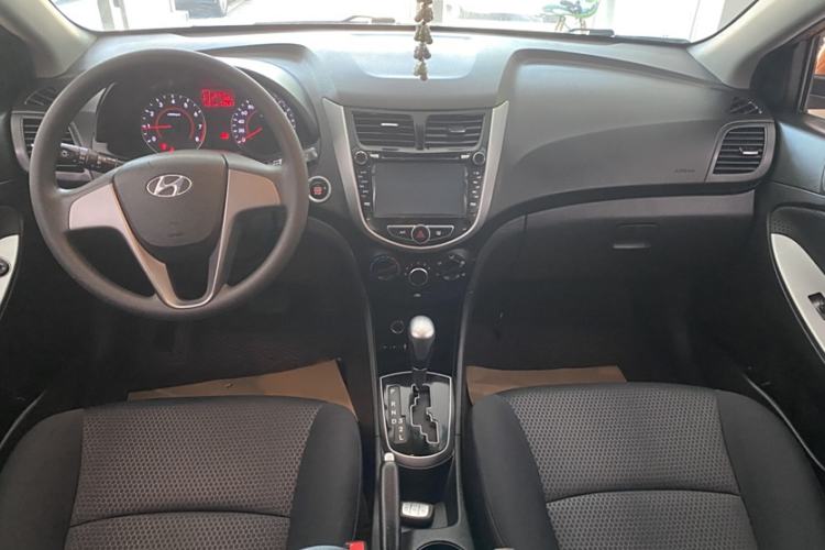 Used Hyundai Verna Ray 2014 1.4L Automatic TOP Interior 1