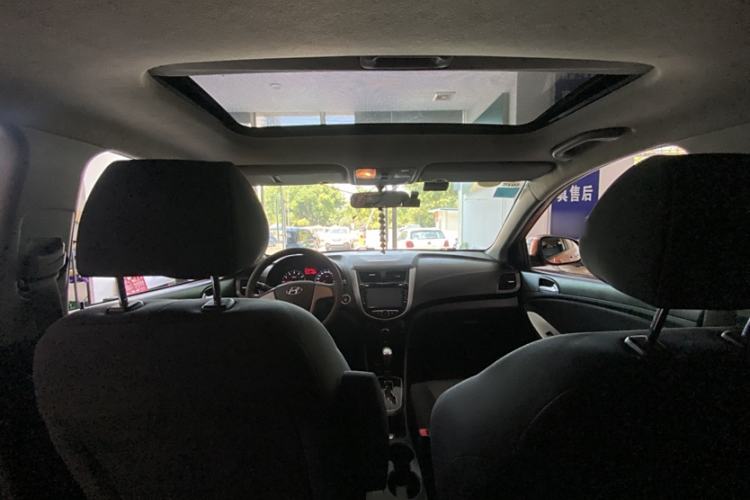 Used Hyundai Verna Ray 2014 1.4L Automatic TOP Interior 2