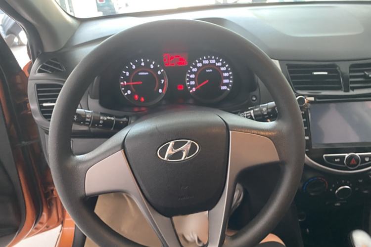Used Hyundai Verna Ray 2014 1.4L Automatic TOP Interior 3