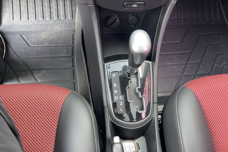 Used Hyundai Verna Ray 2014 1.6L Automatic TOP Interior 3